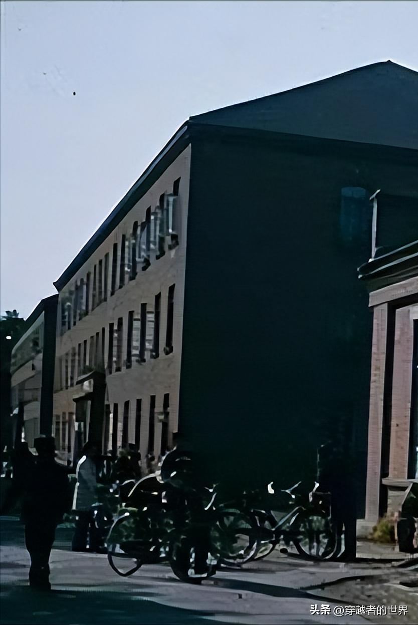 入学第一天被同学欺负,入学第一天就被老师打