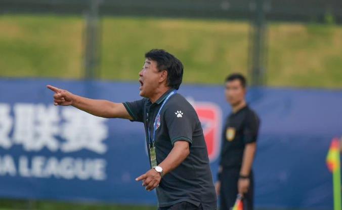 降级、输球、核心离队，*疆新**4支职业球队的2021年