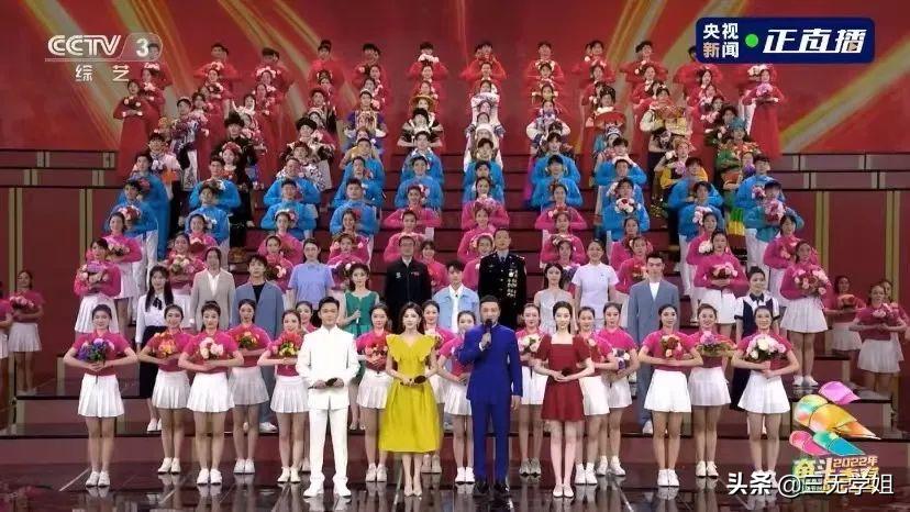 央视五四晚会主持人结束词,2019央视五四晚会主持稿