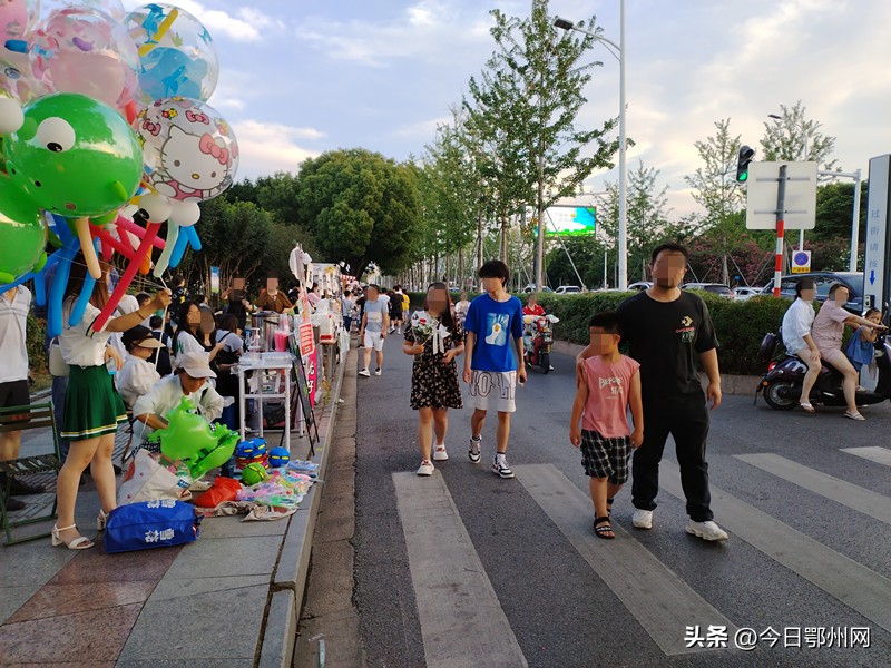 夜市地摊生意,鄂州市凤凰夜市