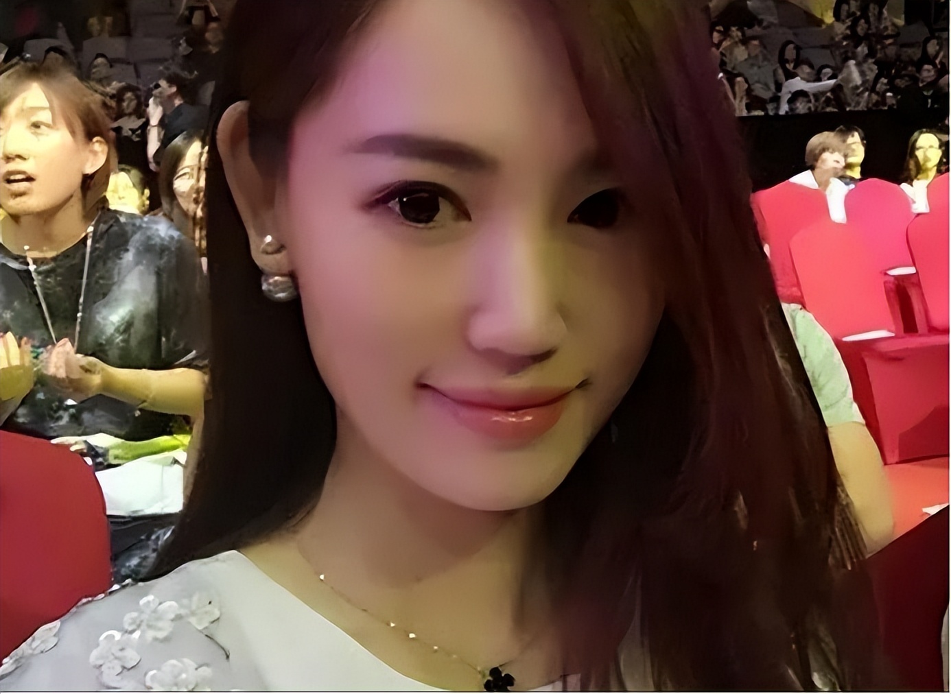 王宝强与马蓉离婚后的生活对比,王宝强离婚给马蓉分了多少钱