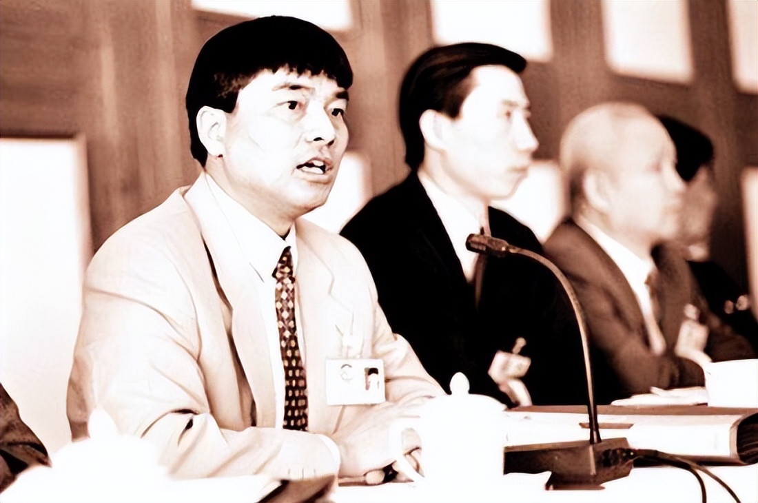 靠10万元发家的江苏首富,1000元起家的四川首富