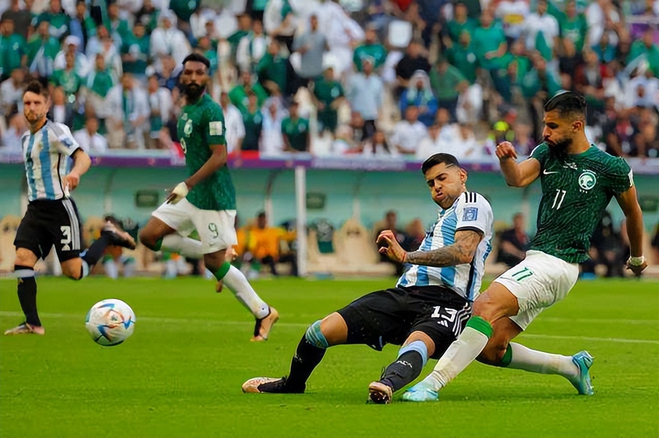 阿根廷夺冠后斯卡洛尼和梅西,梅西救阿根廷斯卡洛尼