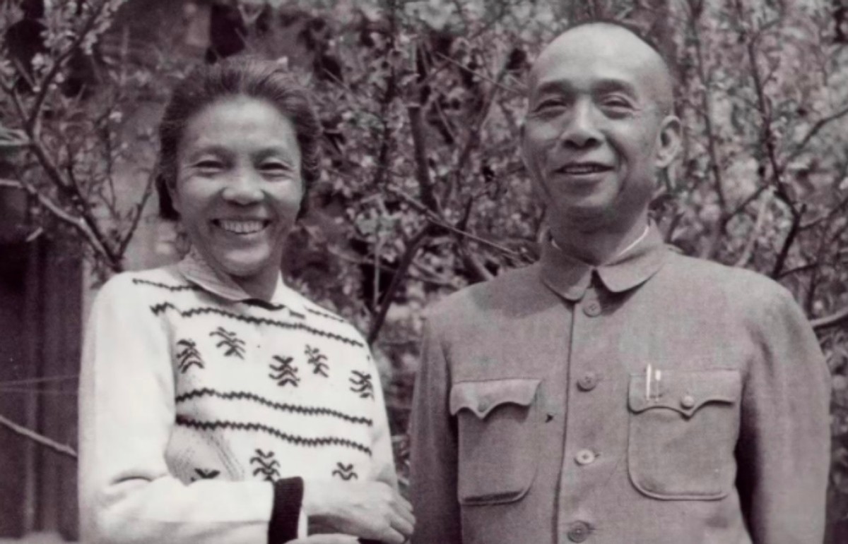 1980年女儿问*小平邓**：这辈子和谁关系最好？邓公如何回答？