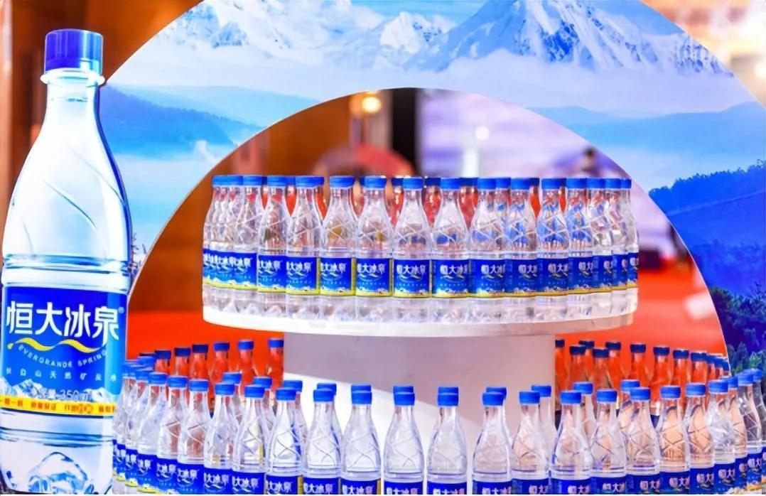 恒大冰泉，花60亿打广告亏了40亿元，无奈溃败离场
