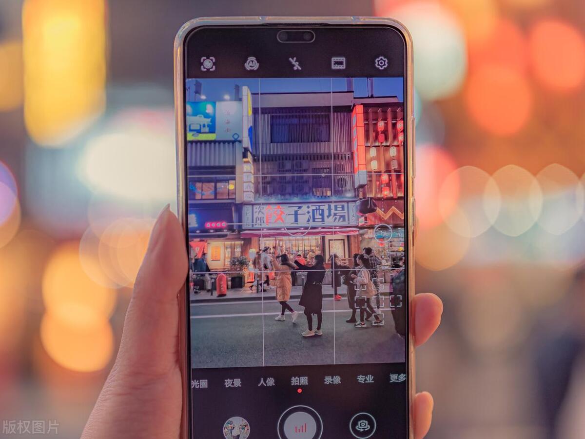 荣耀发布的最新款手机,影音效果好续航长且流畅的手机