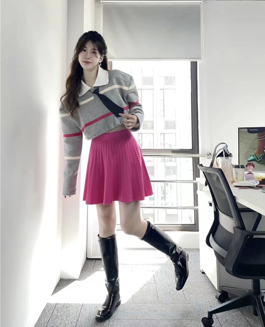 卫衣搭配什么裤子穿起来比较好,卫衣怎么同外套搭配才好看