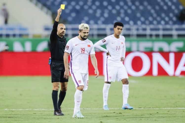 不玩虚的！名嘴刘建宏揭开国足丑闻，李铁陈戌源必须正面给出回应