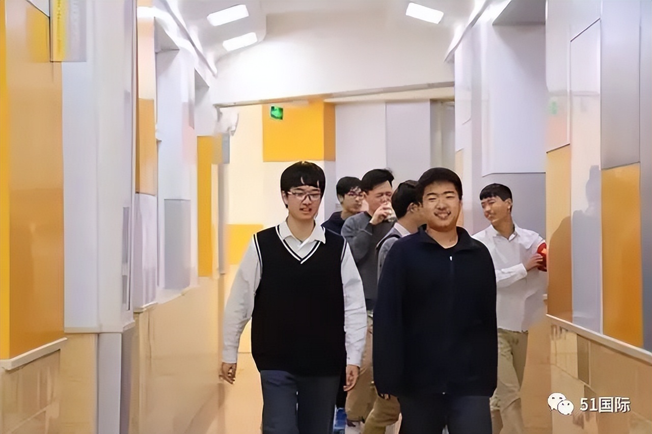 国际班和普通班哪个分数高,国际高中和国际班有什么区别