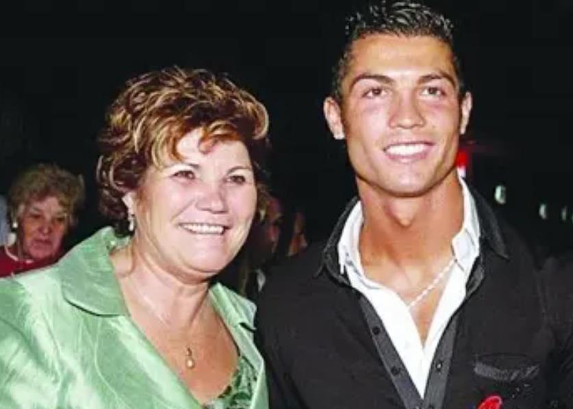 c罗父亲为啥要酗酒,c罗的父亲是干什么的