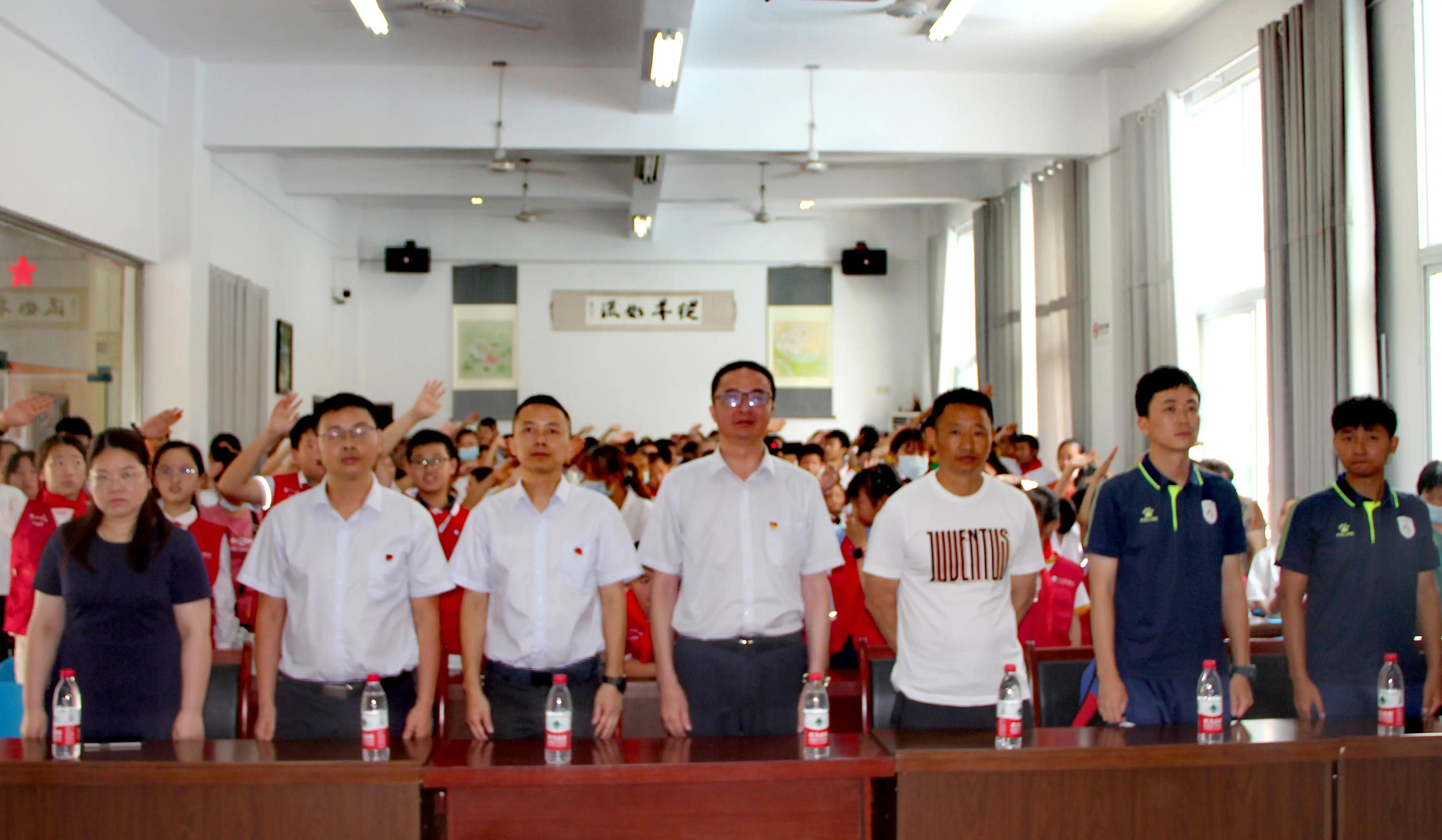 一份关爱一颗奥航心南充奥航牵手特殊儿童为孩子们种下足球梦