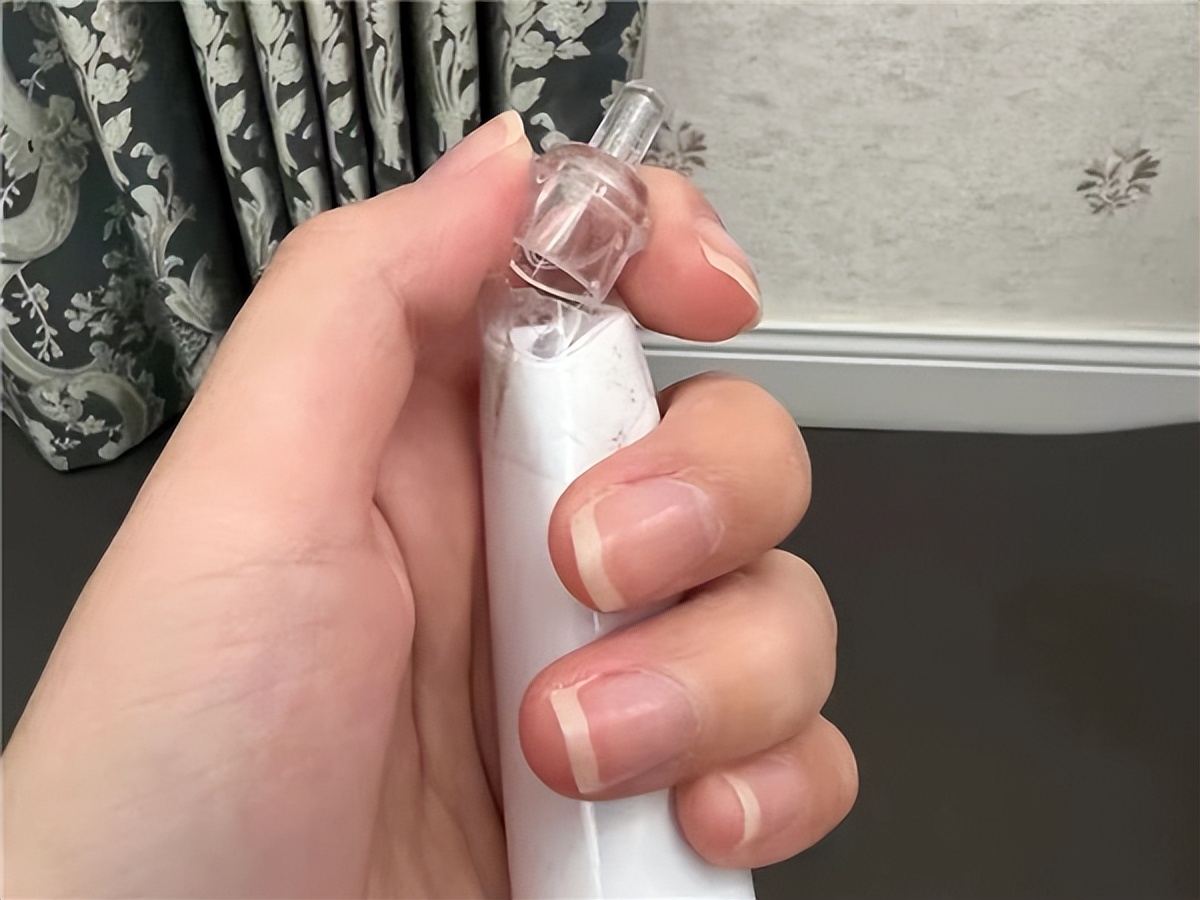 长期使用电动牙刷的危害弊端,老年人用电动牙刷的危害