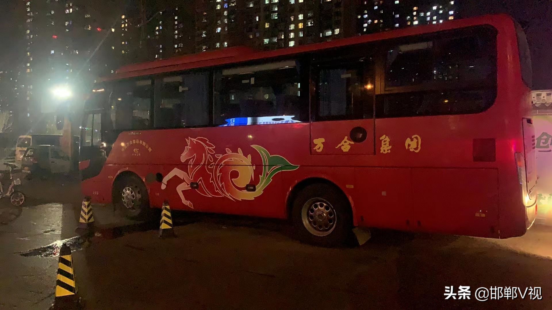 铁路油罐车泄漏现场处置演练,烟台交警救援高速漏油大货车