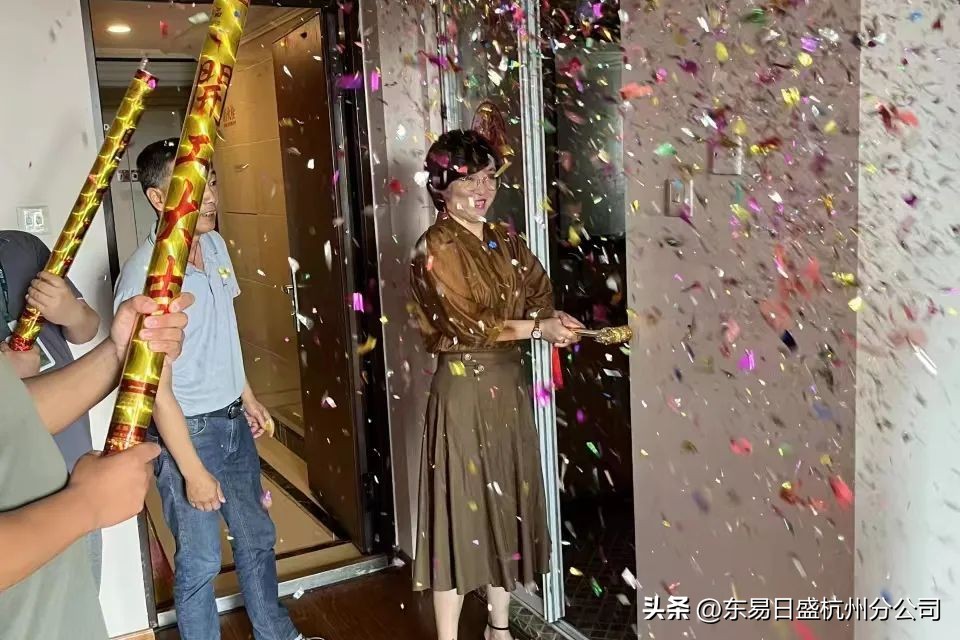 仲夏六月，美好将至|杭州东易日盛恭祝所有业主开工大吉！