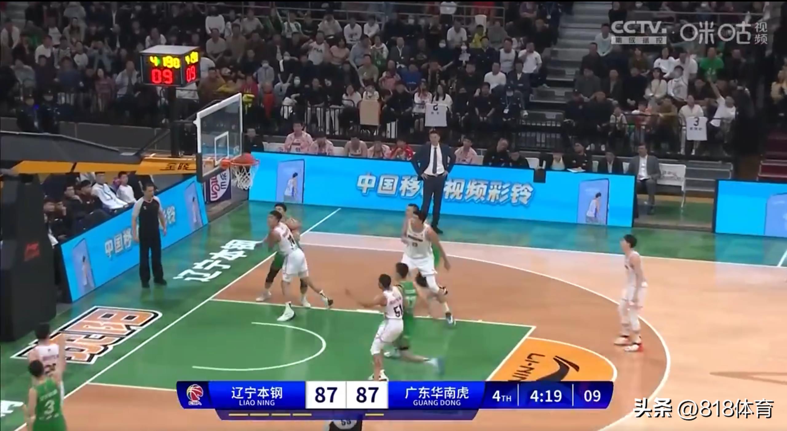 张镇麟撞到沃特斯,张镇麟撞裁判