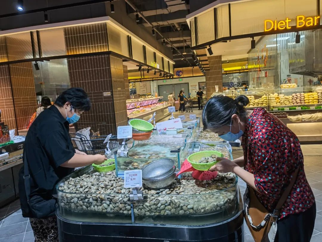 中秋节大闸蟹售卖卖场呈现,中秋节大闸蟹销售