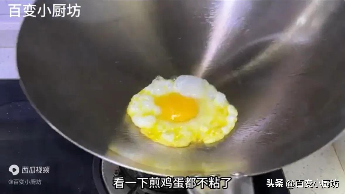 新铁锅怎么开锅不生锈不粘锅视频,新铁锅开锅怎么烧都不变颜色