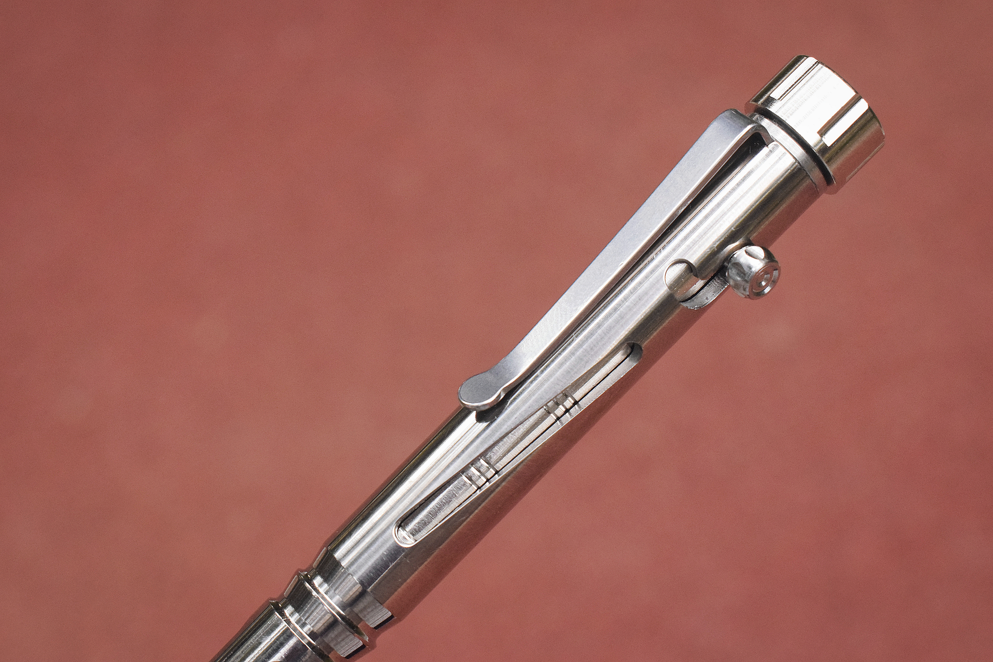 一笔多能，危急时刻展身手！弘安保罗“钛锐”战术笔体验