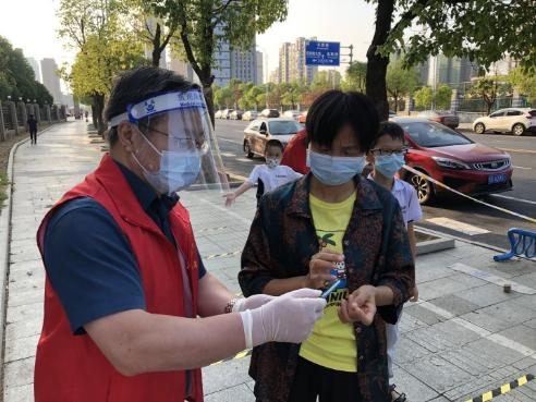 守土有责抗击疫情解读,守土担责联防联控坚守一线