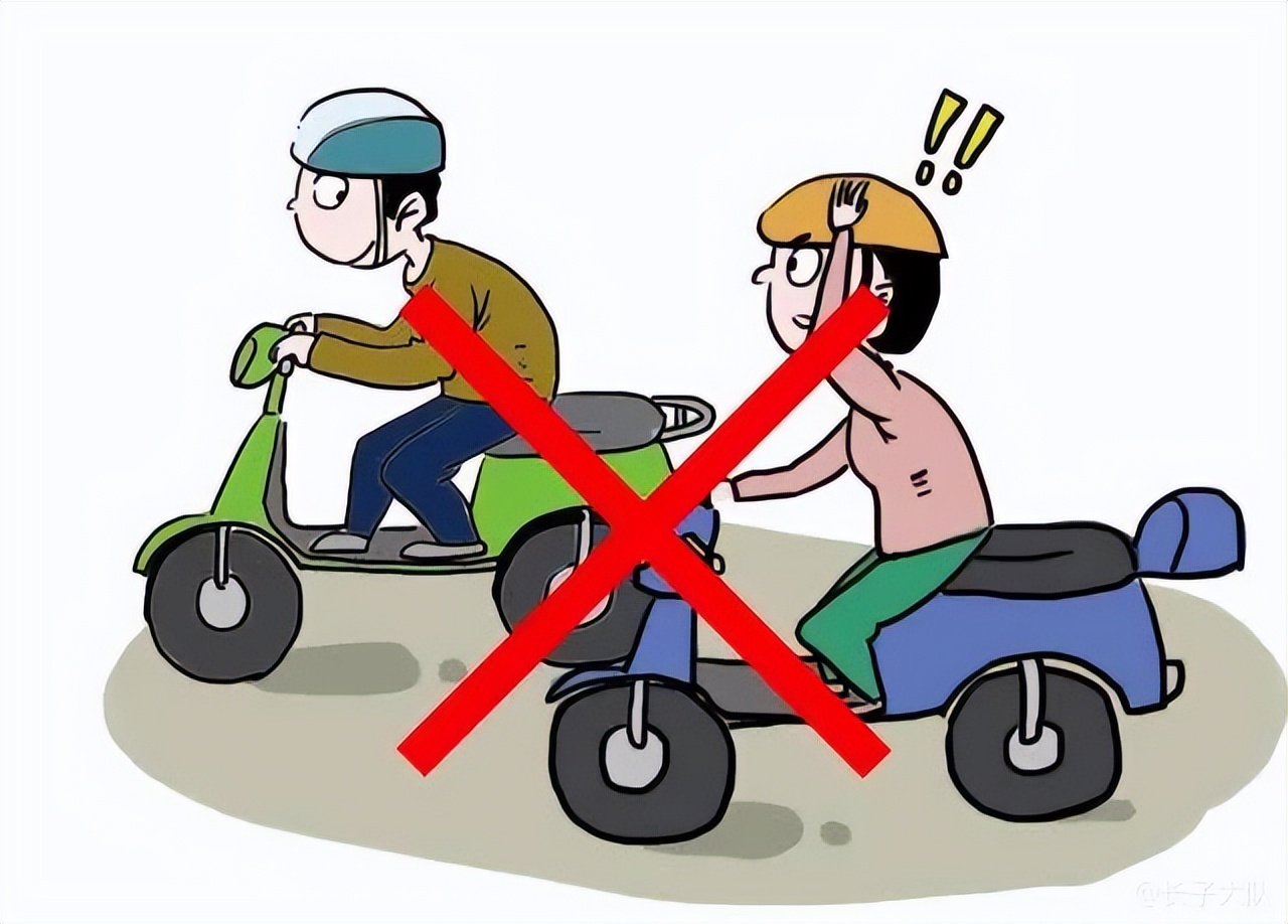 交警开展佩戴安全头盔宣传劝导,交警开展骑车戴头盔行动