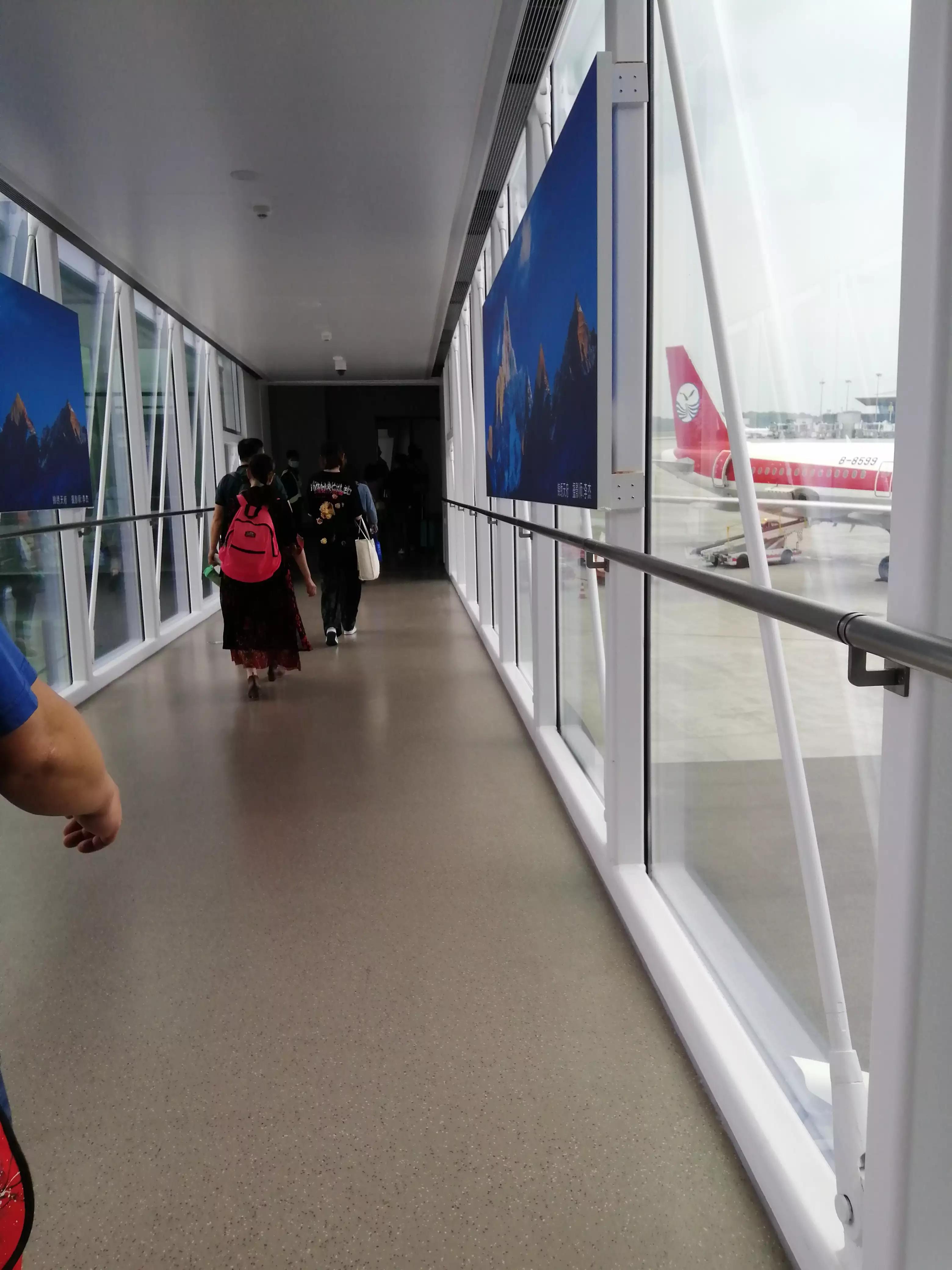 第一次坐飞机要注意什么搞笑版,第一次坐飞机到机场要注意些啥