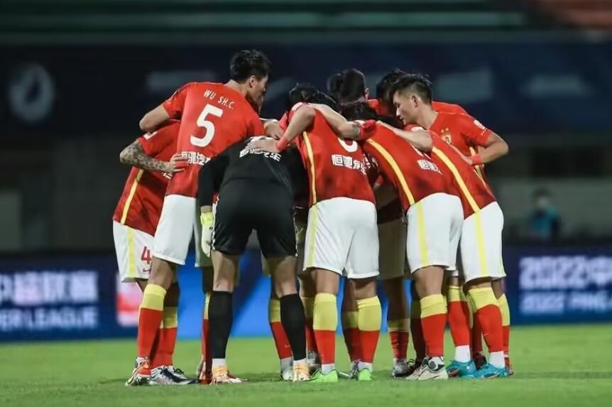 悲哀！广州队继续全华班，恒大没钱买外援，球迷：提前预订降级