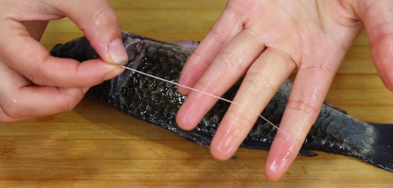 家常烧鱼放热水还是凉水好,烧鱼的时候怎么熬鱼料