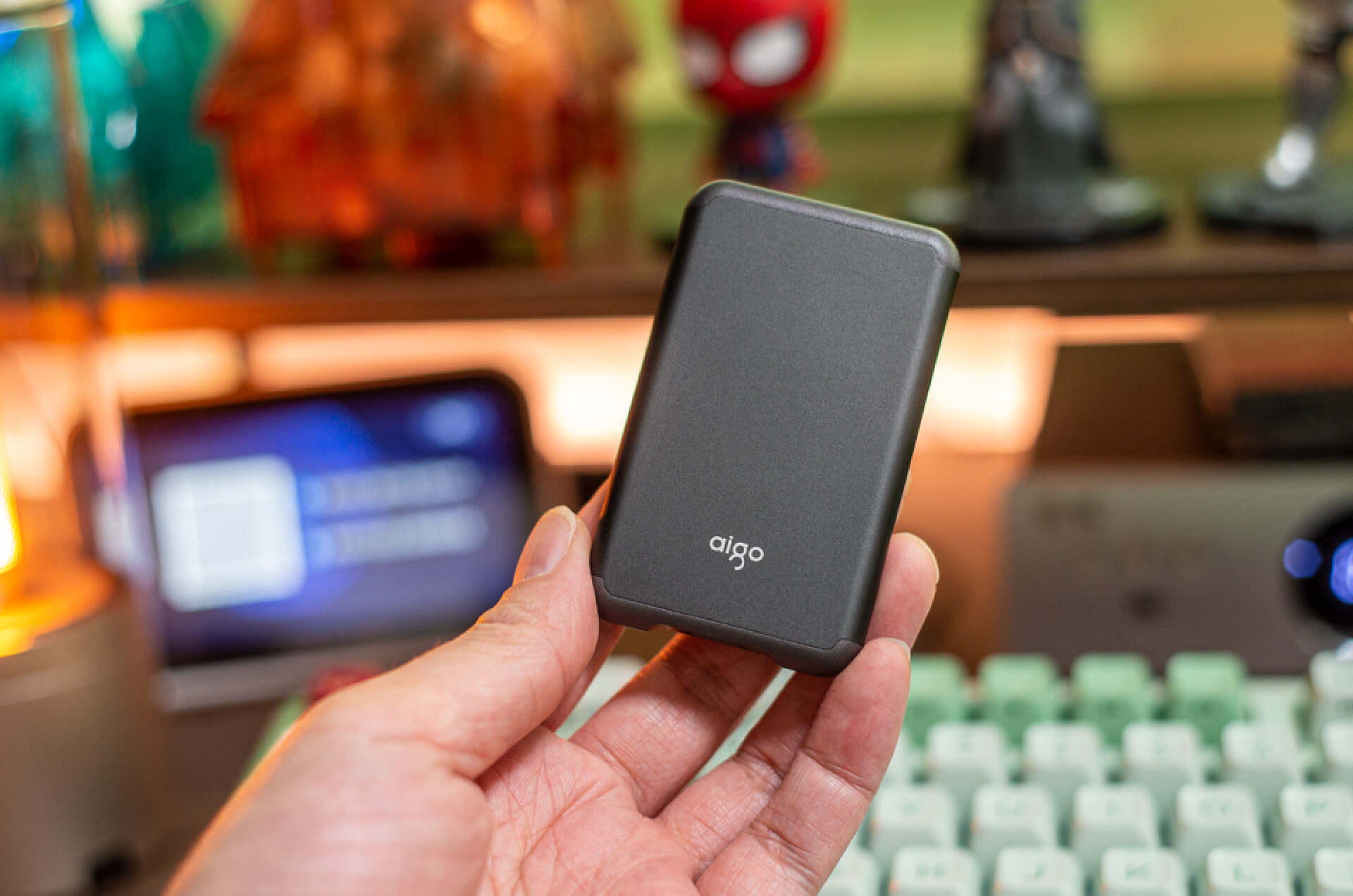 既是移动存储还能给XSS扩容，价格便宜量又足｜爱国者S7移动硬盘