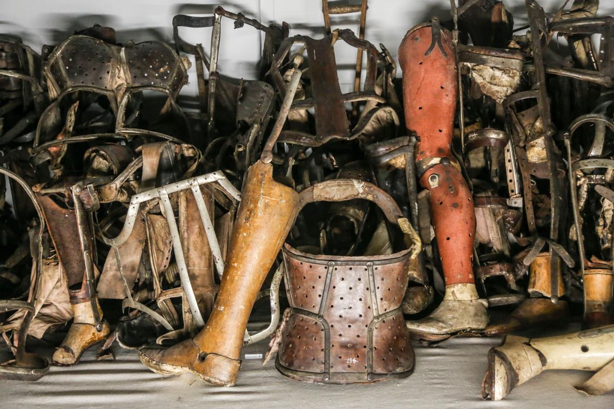 集中营惨状:30张老照片揭示妇女衣不遮体的悲惨命运!