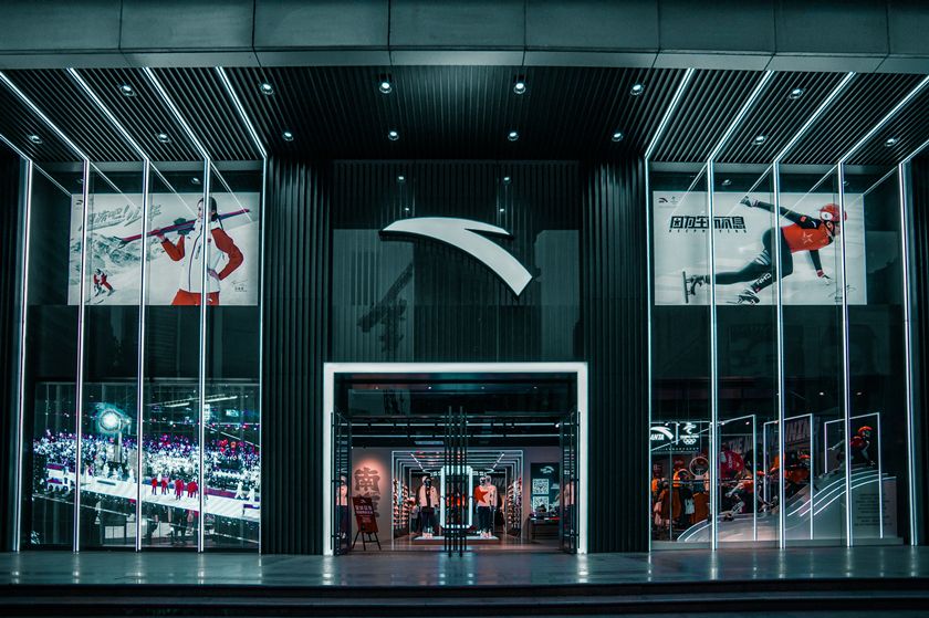 户外装备届的“爱马仕”，一件冲锋衣5000元，背后的大佬竟是安踏