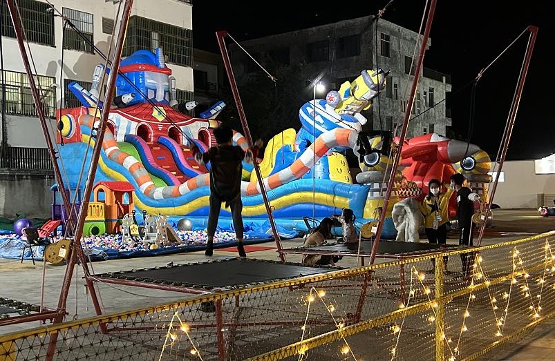 白马井特色旅游夜市广场开门了么,白马井新开的夜市