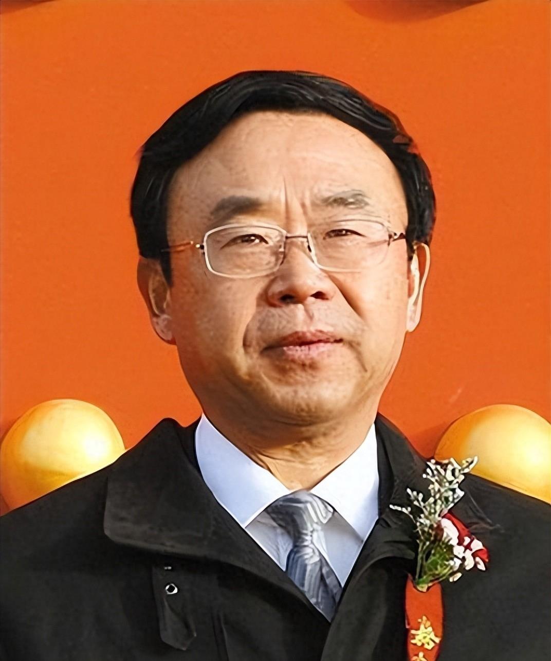 山东巨贪黄三亿：修建行宫与46名*妇情**洗鸳鸯浴，被捕前妻儿已移民