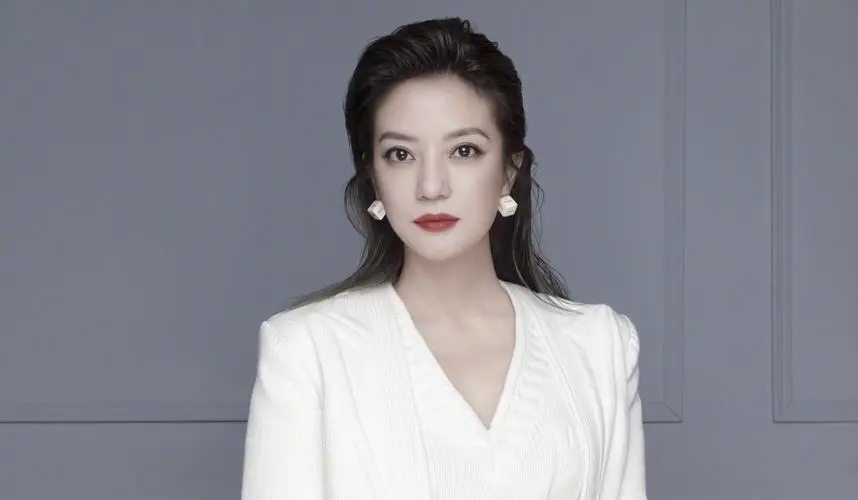 赵薇:顶风作案野心炸裂,罪行不仅仅亲日辱华,如今下场大快人心