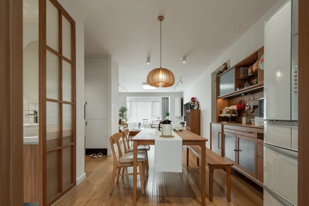 北京夫妻的120㎡新家火了，全屋刷大白墙，却有藏不住的高级感