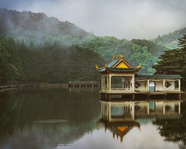 景德镇中国陶瓷书画院,陶瓷之都景德镇位于哪个省