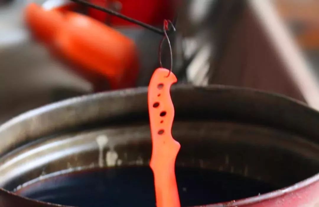 老铁匠手艺大全,老铁匠斧头淬火全过程