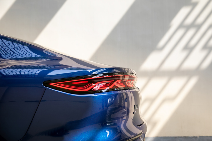 汉EV，用「中式豪华」走出了一条属于自己的路