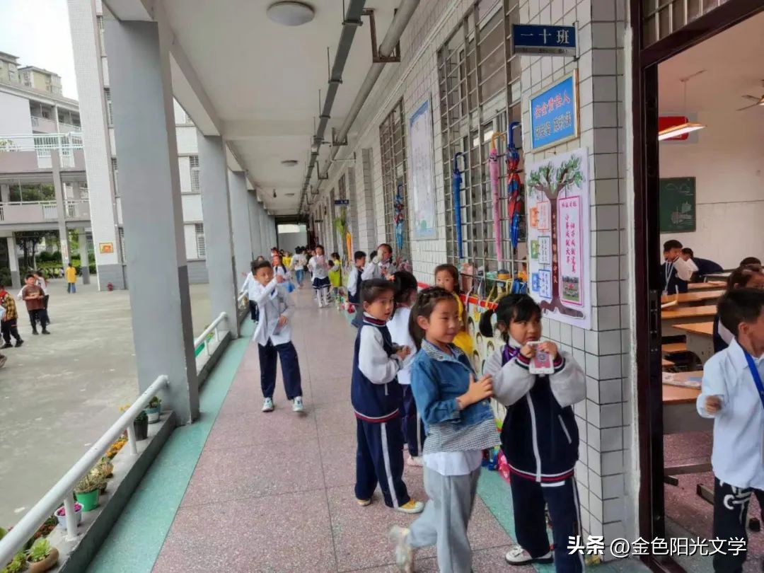 我爱秋天二年级写话,小学生二年级优秀写话