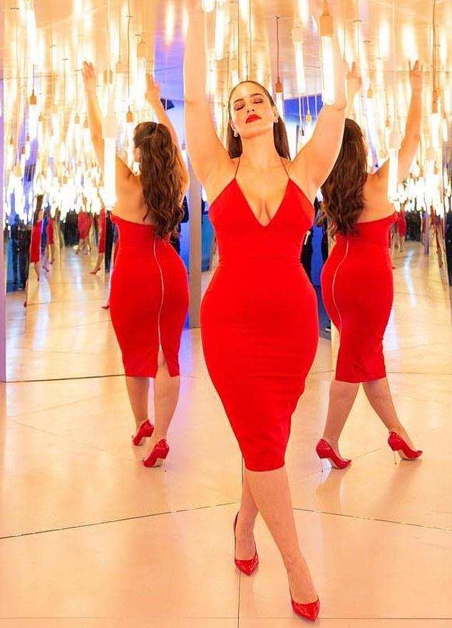 欧美顶尖十大模特,全球最美身材模特秀2022年