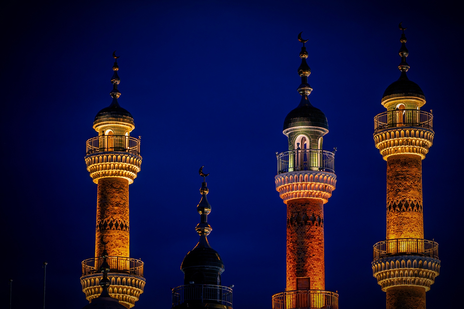 夜幕下的乌鲁木齐尼康小三元*疆新**试用手记