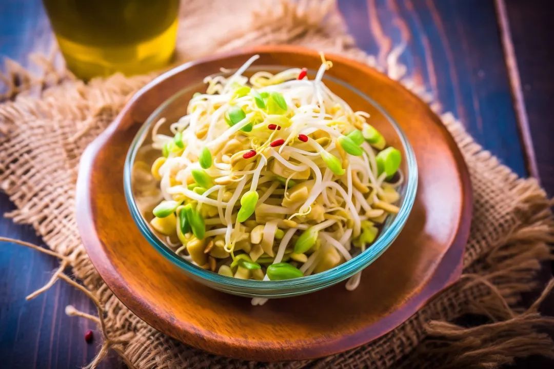 这3种蔬菜有毒别乱吃,这3种食物发芽后别扔可以吃