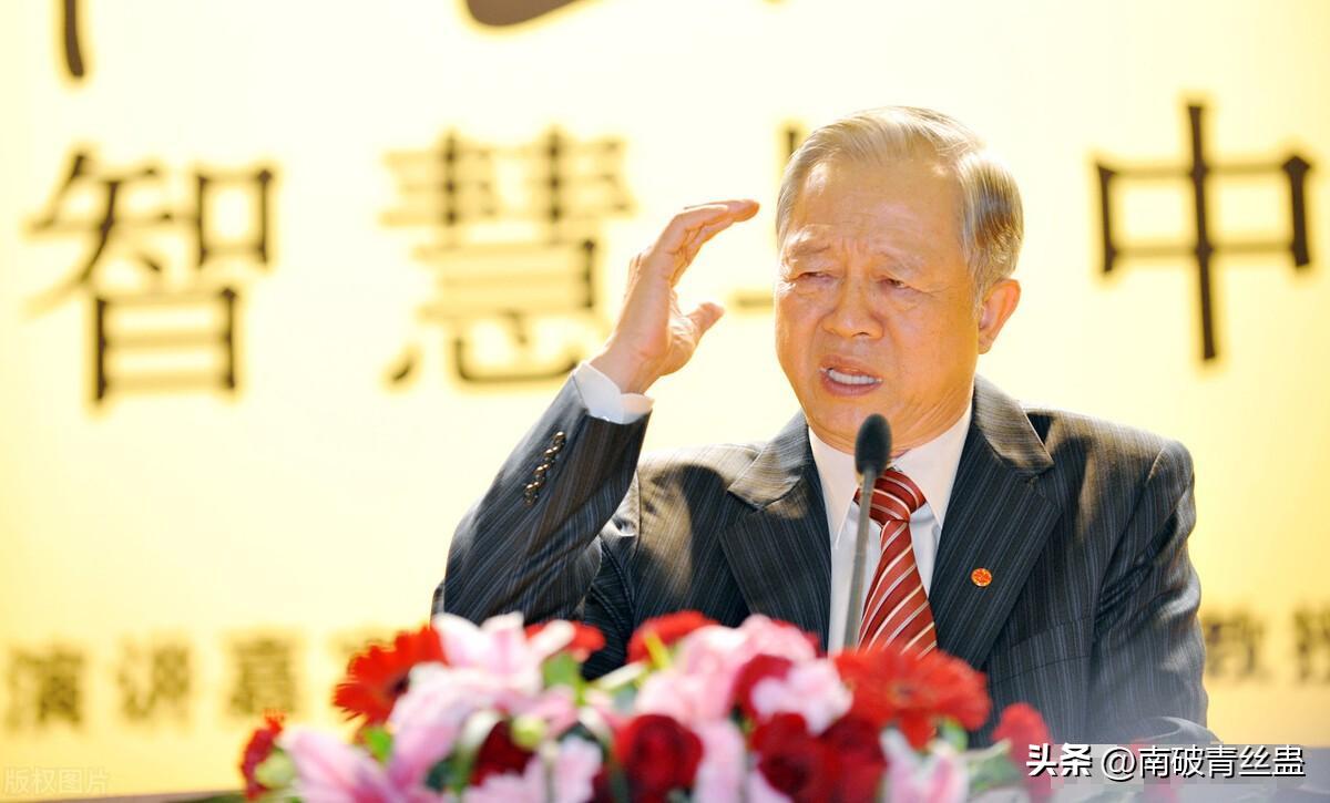 开裆裤，裸胸装，今年高奢大秀一个比一个奇葩，暴露就是时尚？