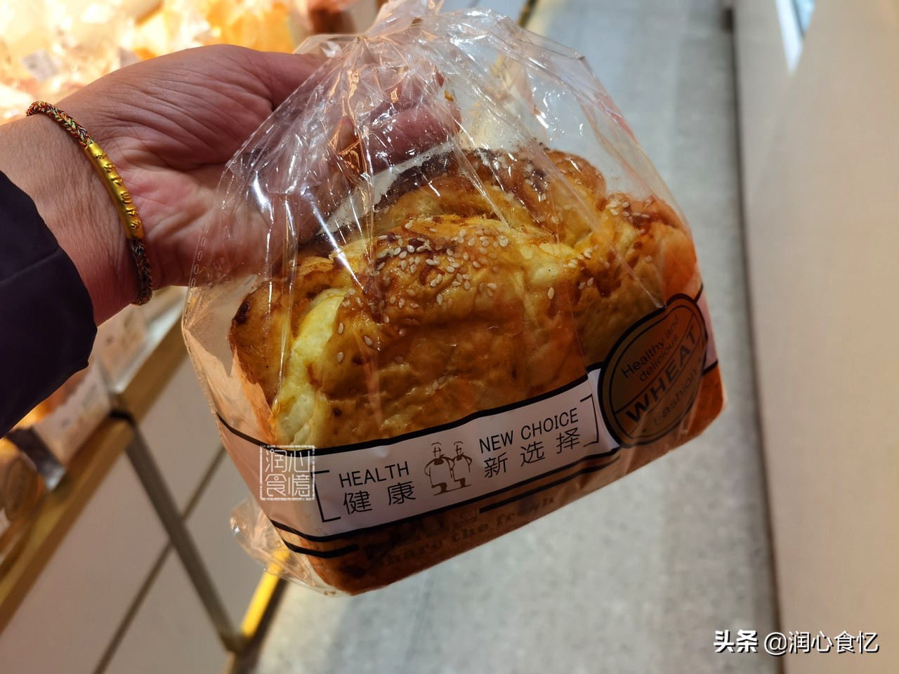 刚烤好的面包应该怎么保存时间长,什么样的面包常温下可以多存放