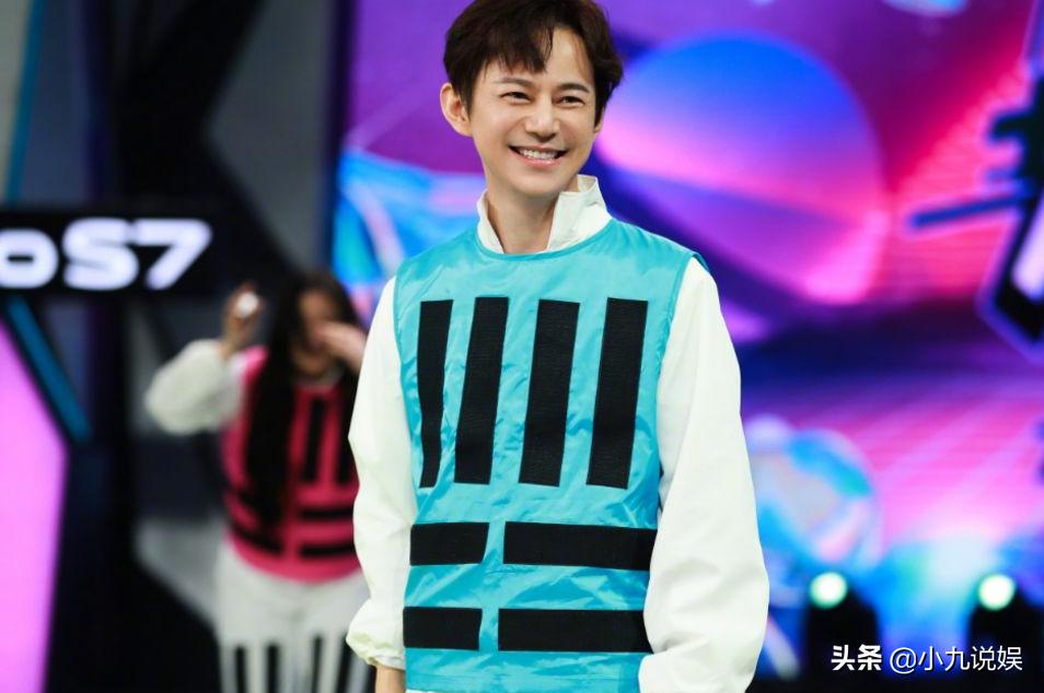 何炅老婆是谁？网友爆料两人早就隐婚多年，还晒出同行的照片