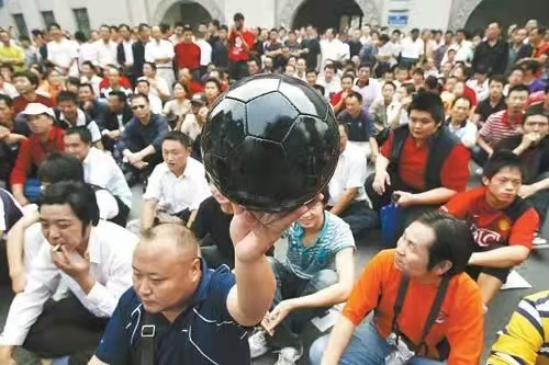 李玮锋哭着告别国家队,李玮锋踢球事件