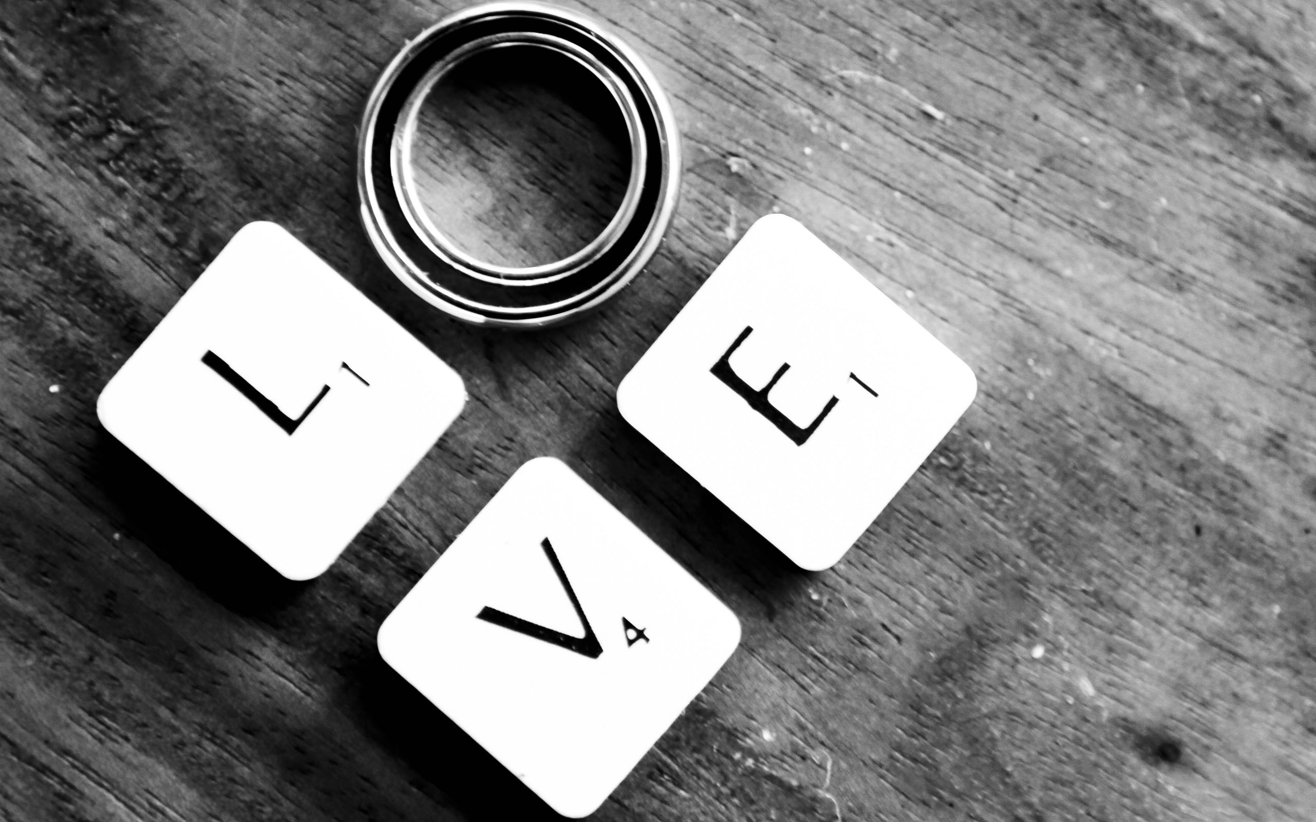 特别想联系一个人该发信息给他吗,你会经常主动频繁的联系她吗