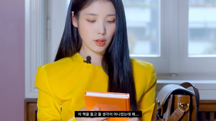 女神私下是小吃货！IU开箱GUCCI爱包随身物品太亲民