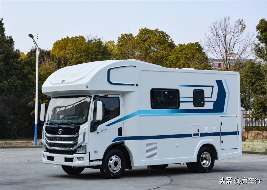 上汽跃进s1002.3t平头轻卡房车,2021年可可西里轻卡5.2t房车