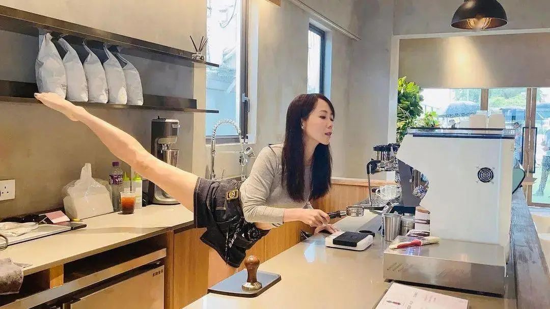 被刘銮雄抛弃的女星,宫斗失败后她重生了