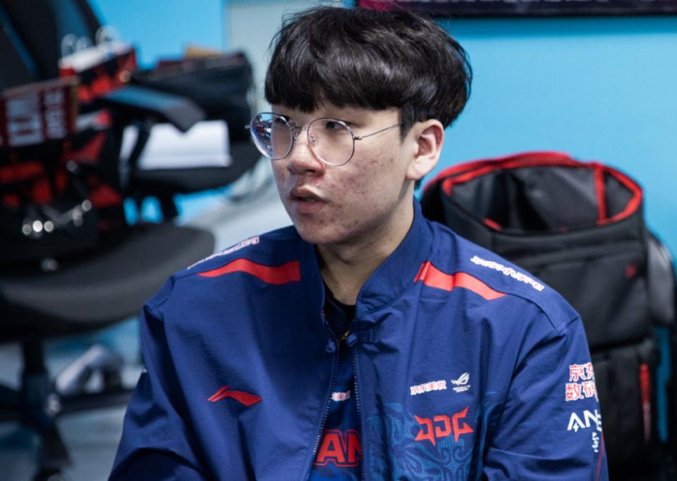 uzi名场面杀尺帝,uzi最近排位遇到尺帝